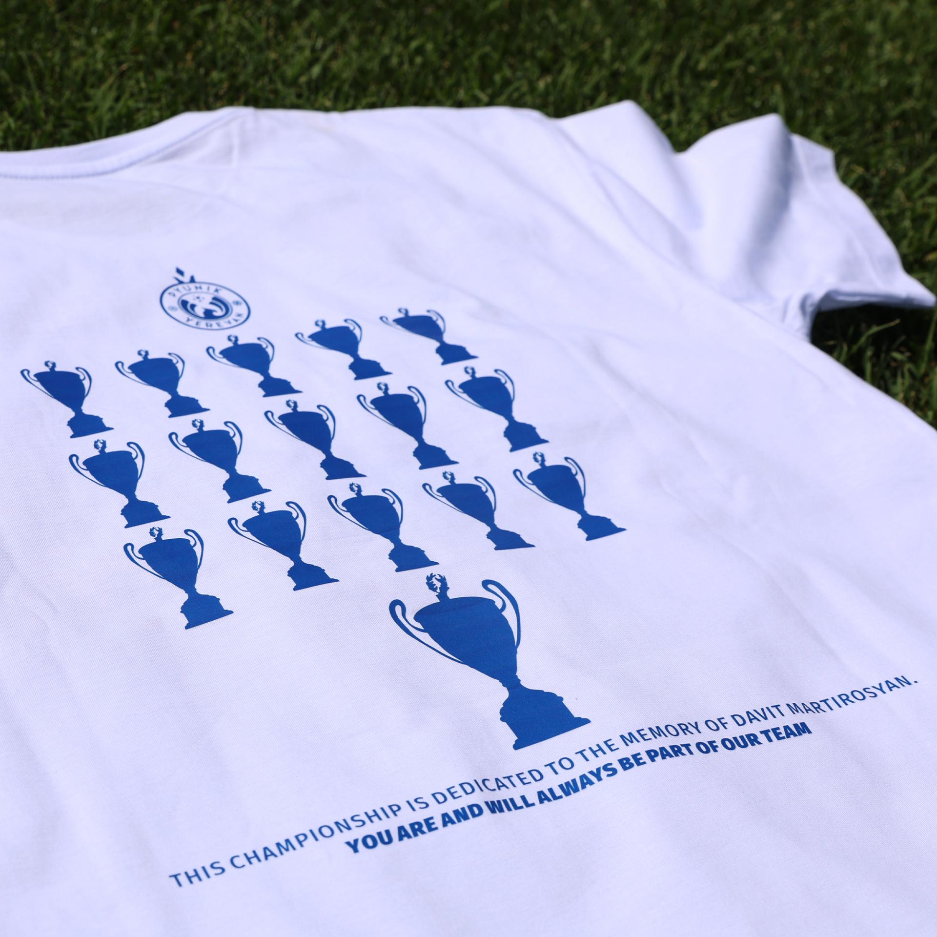 Champions t-shirt